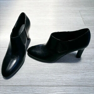 Franco Sarto Suri Chelsea Black Leather Ankle Booties size 8
